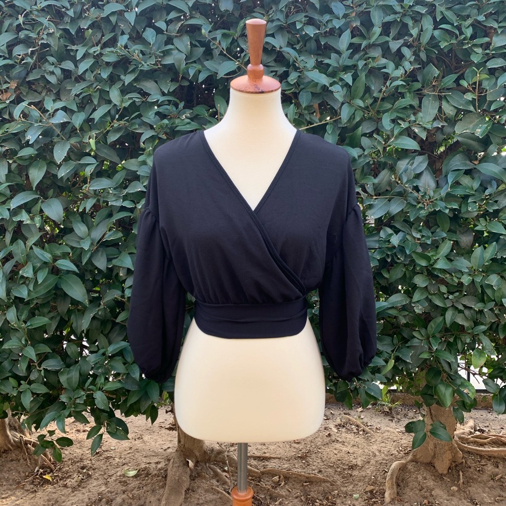Black waisted top